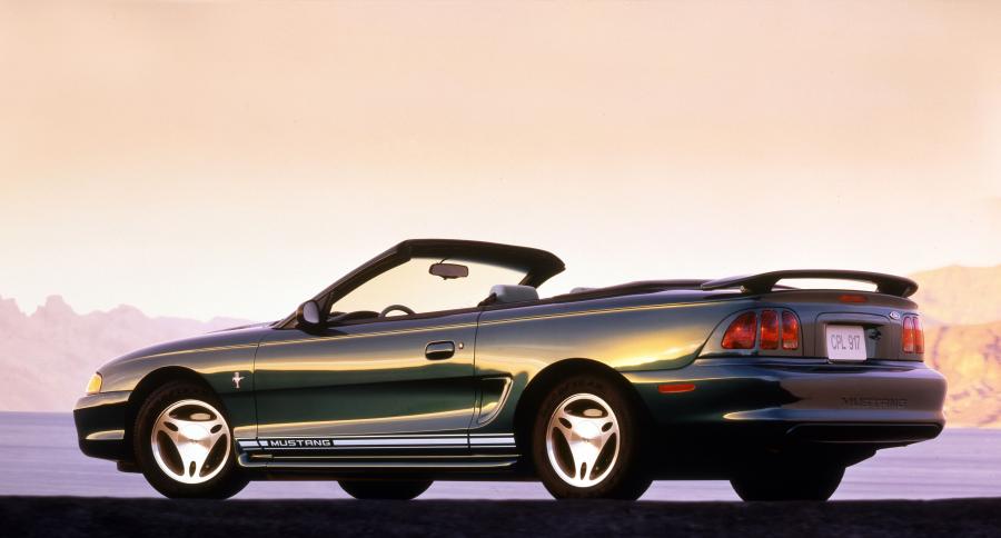  Ford Mustang Convertible 1996 года  (фото 1 из 4)